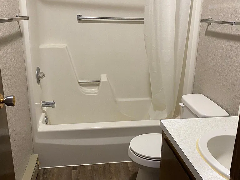 204 E 2nd St #7 — Photo 17