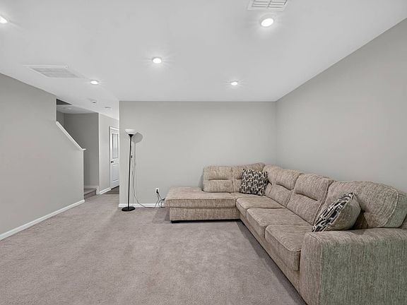 3rd image of 181 Sarnesfield Way