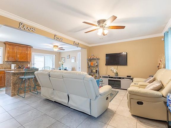4th image of 632 E Marlin Ct