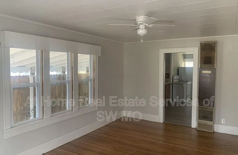 521 S Warren Ave — Photo 3