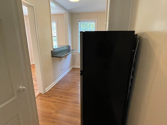 5th image of 2857 Thornhill Rd