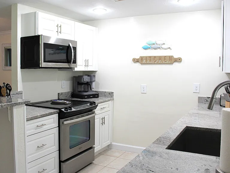 E Riverside Dr — Photo 28