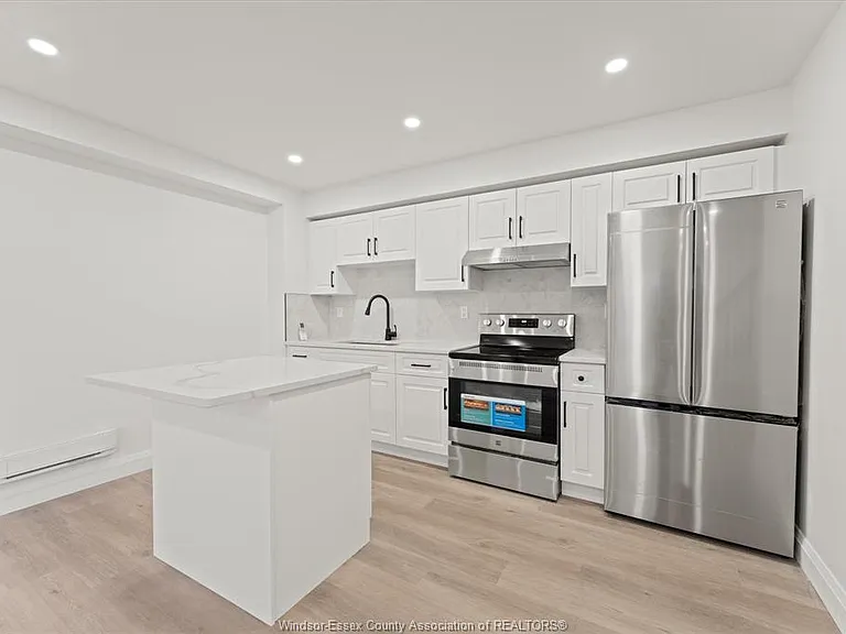 702 Pierre Ave #3 — Photo 8