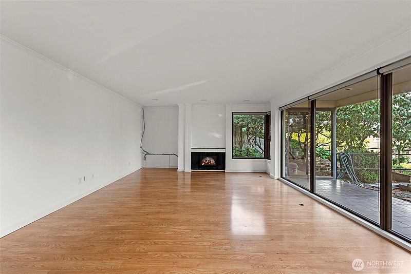 3rd image of 1605 5th Avenue N #102