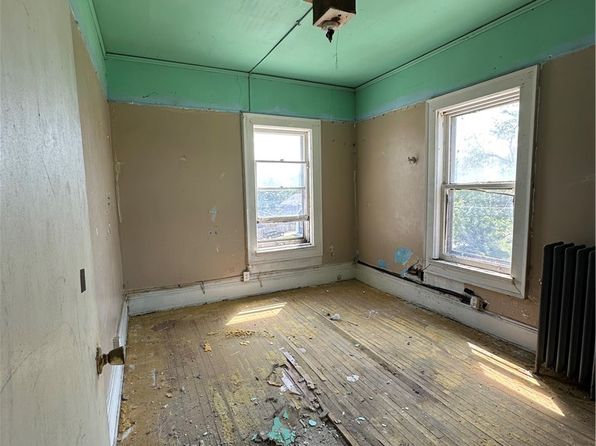 des-moines-iowa-2082887217 picture