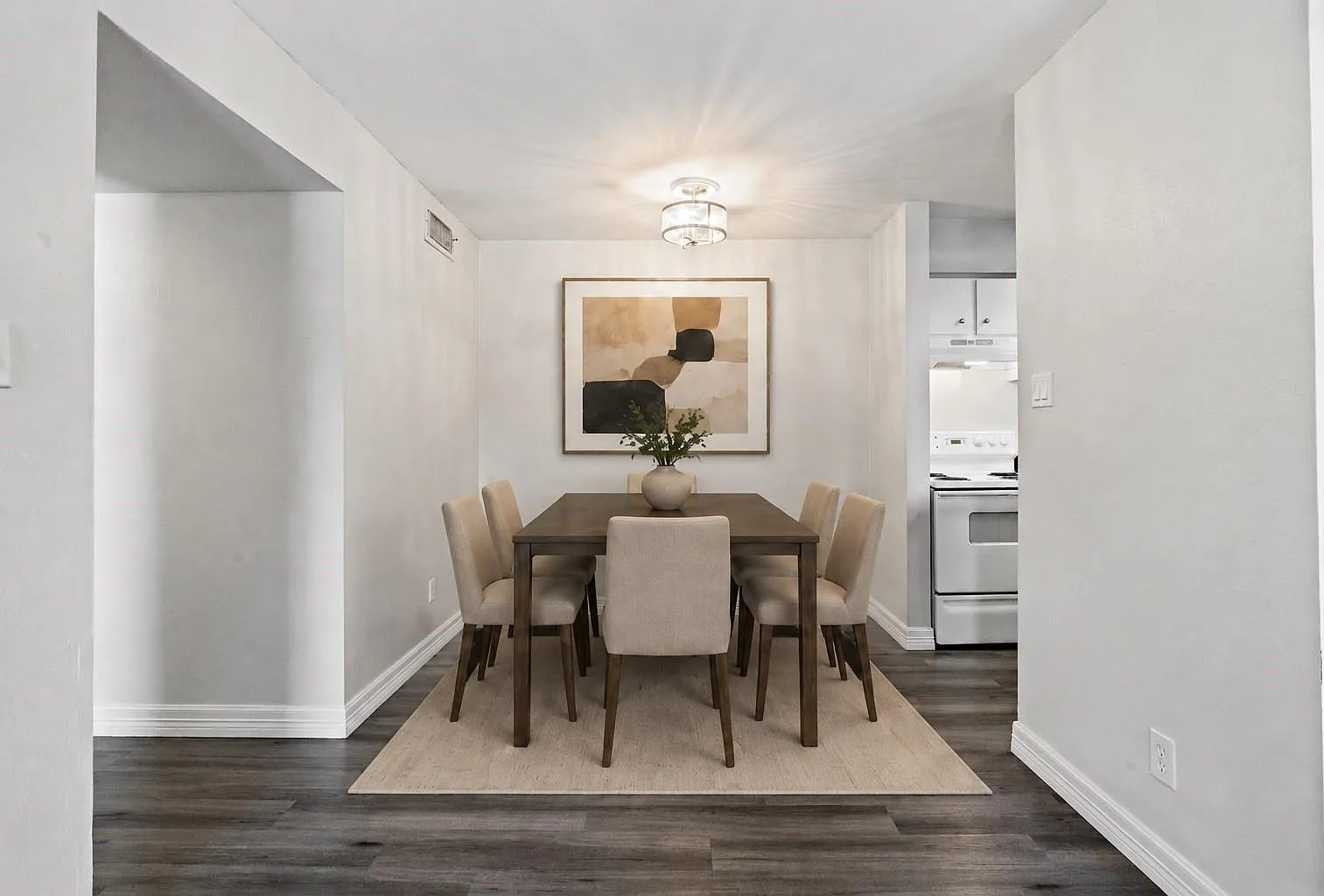 2 bed, 2.0 bath, 904 sqft, $1,600 — Photo 2