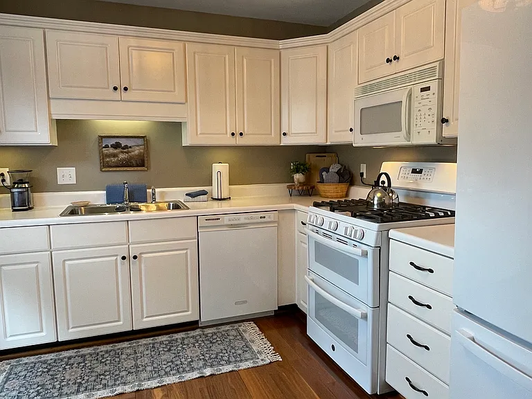 2407 Colfax Dr — Photo 4