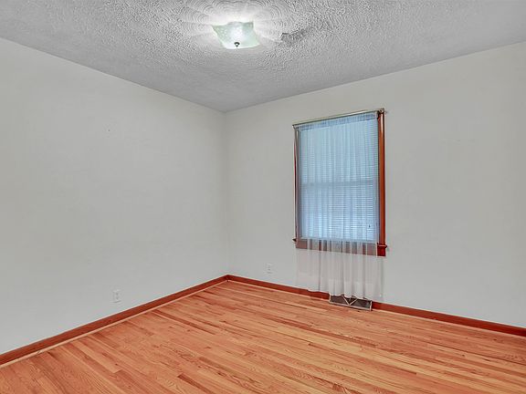 5th image of 608 Cascade Dr