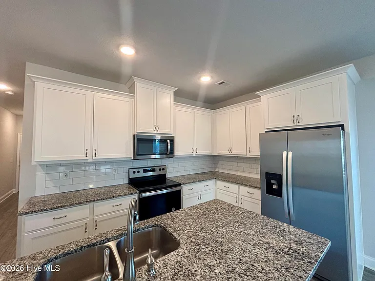 1101 Clareton Dr — Photo 7