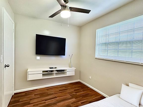4th image of 420 Douglass Ave #1