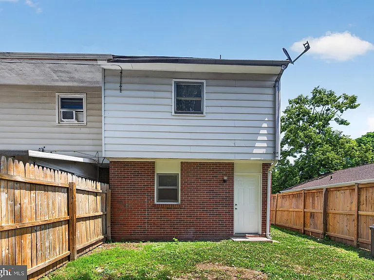 351 Calvert St — Photo 3