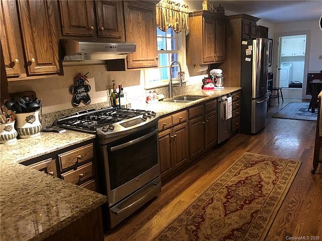 1st image of 164 Holly Brook Ln