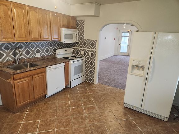 2nd image of 636 Great Rd