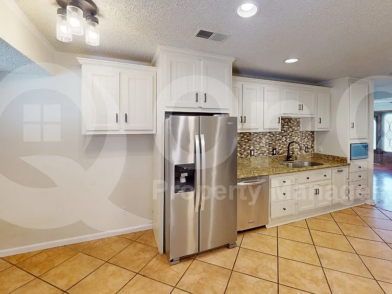 2501 Yucca Ave — Photo 5