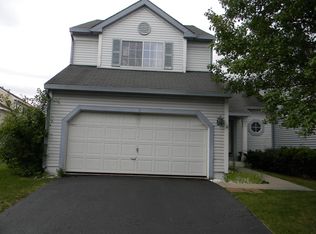 4 Redbud Ct, Lake In The Hills, IL 60156