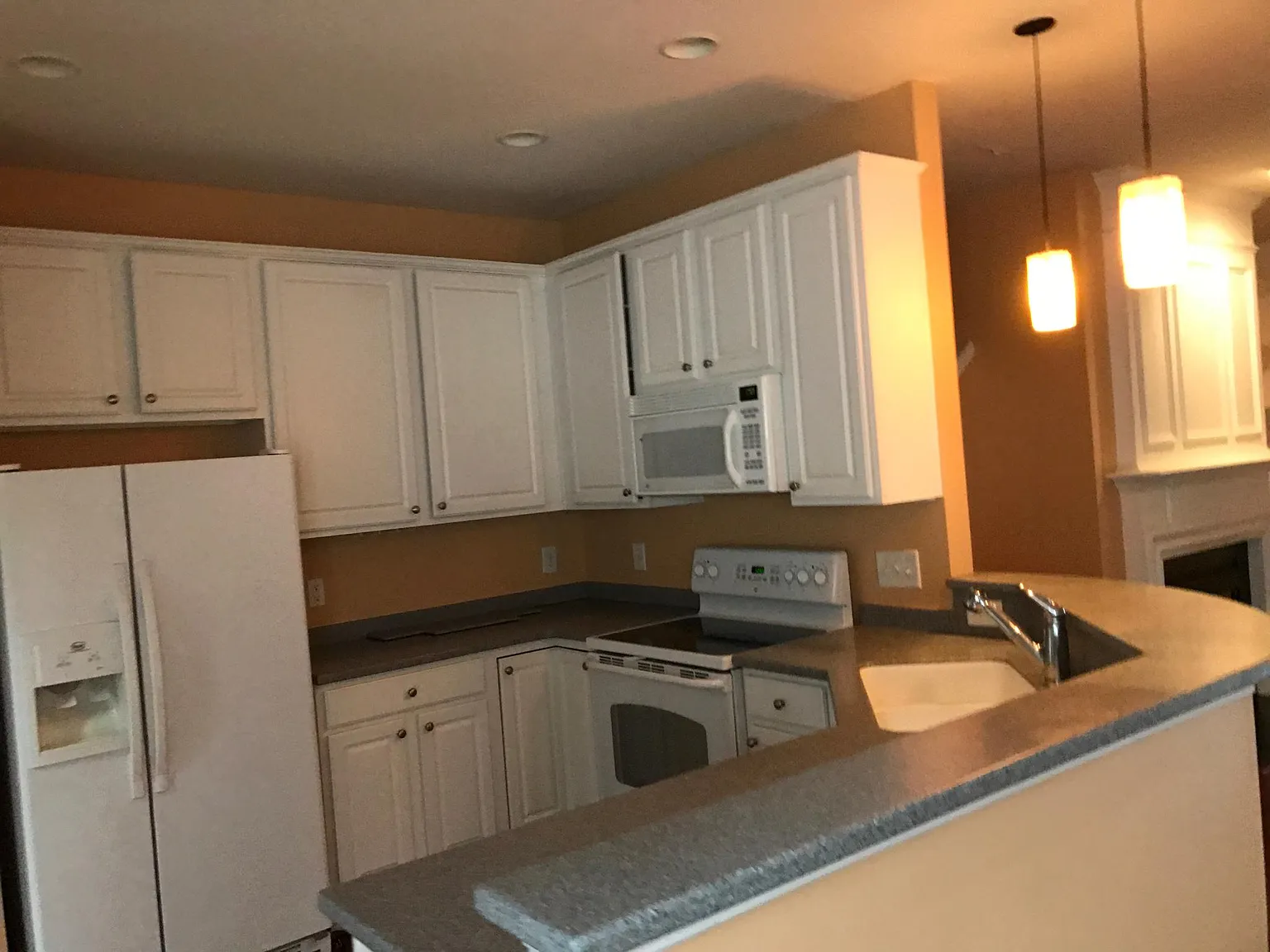 3 bed, 2.5 bath, 1620 sqft, $2,200 — Photo 3