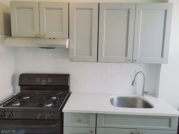 2nd image of 233 Littleton Ave APT 2-11