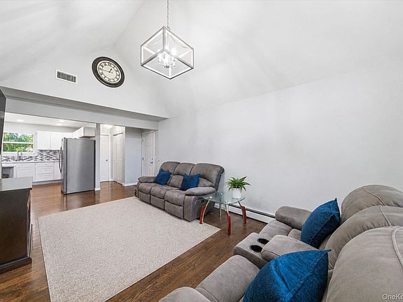 4th image of 20 Essex Circle