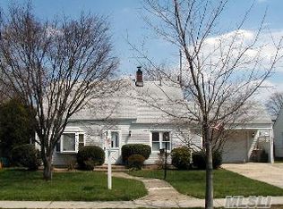 453 Gardiners Ave, Levittown, NY 11756