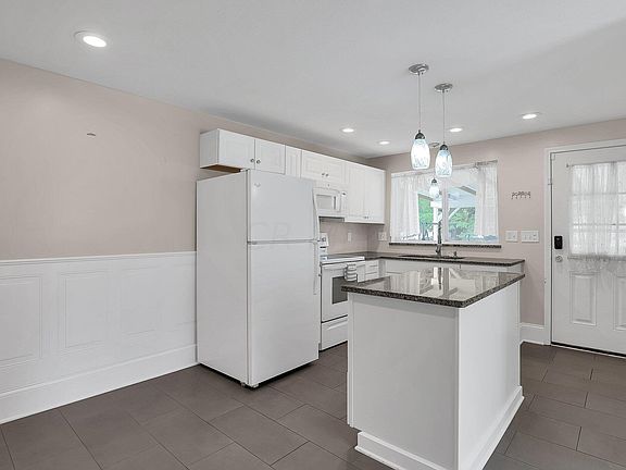 3rd image of 529 Cherry St
