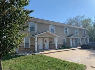 686 E College St, Troy, MO 63379