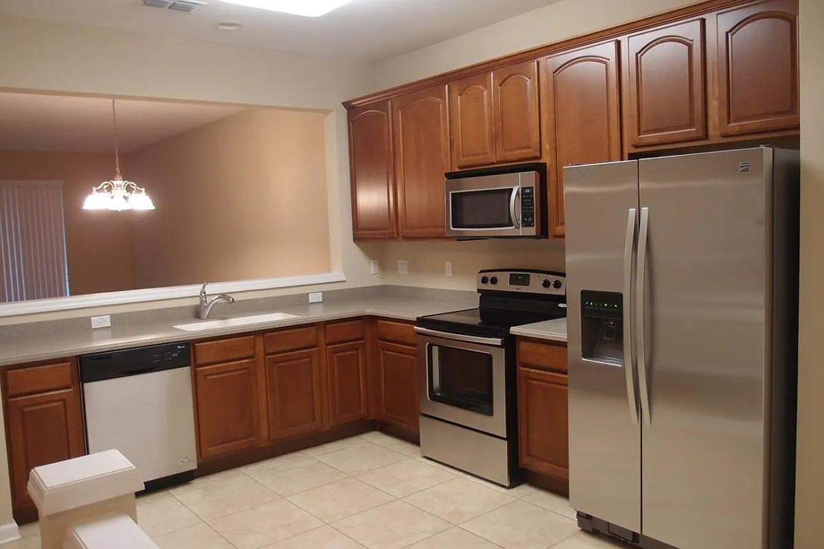 2 bed, 2.5 bath, 1555 sqft, $1,995 — Photo 2