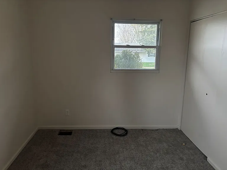 1820 Midway Ave NE — Photo 9