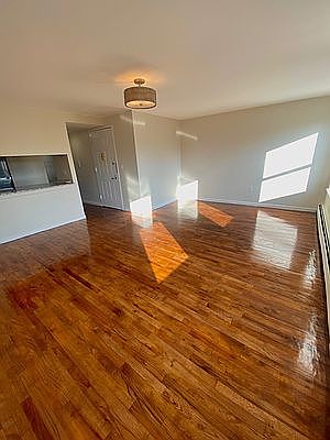 2nd image of 5 W 129th St APT 4