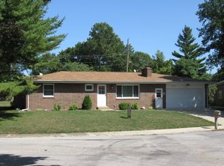 72 Hillcrest Dr, Clinton, IL 61727