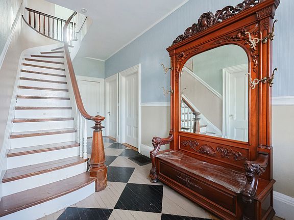 4th image of 143 Main St Floor 2