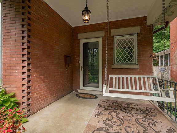 3rd image of 609 Elsmere Park