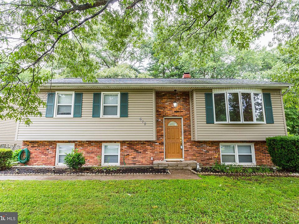 1st image of 612 Pine Dr