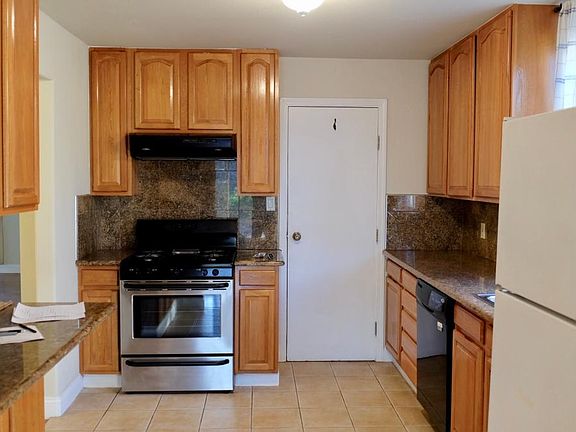 5th image of 935 Bradley Dr