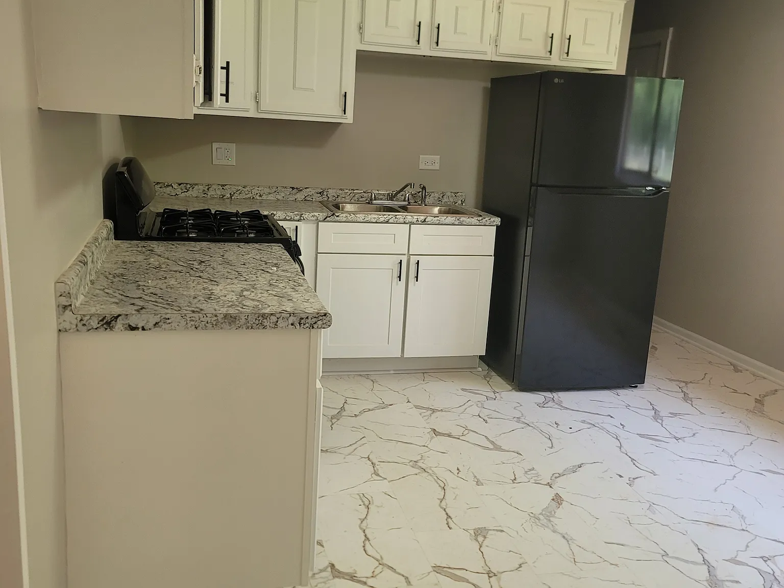 3 bed, 1250 sqft, $1,875 — Photo 3