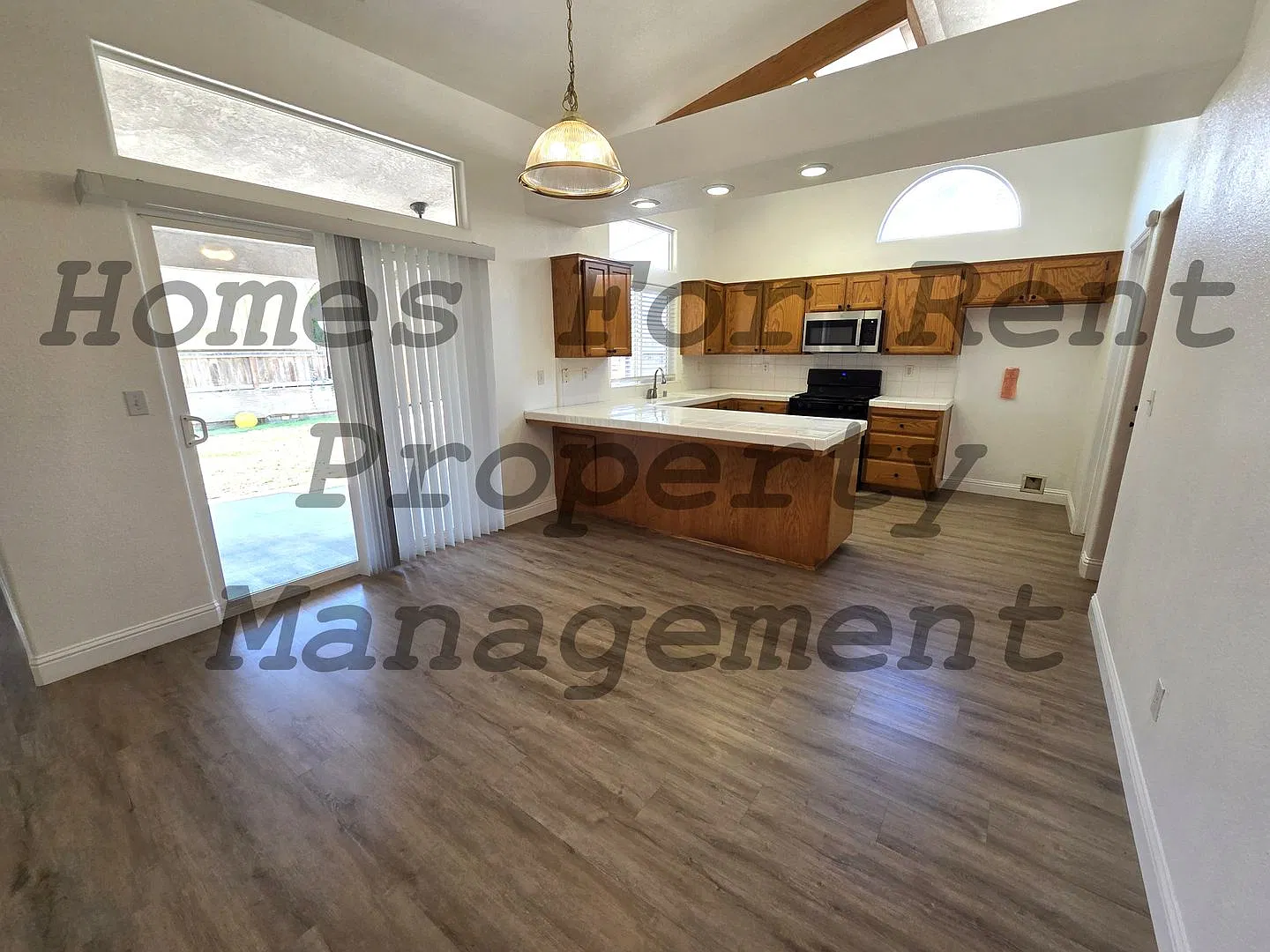 Large & Beautiful 4 Bedroom 2 Bath Custom Built Home — Photo 3