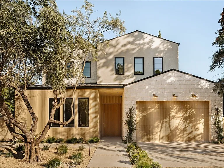 4724 Halbrent Ave — Photo 1