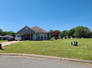 615 Oldham St, Bonham, TX 75418