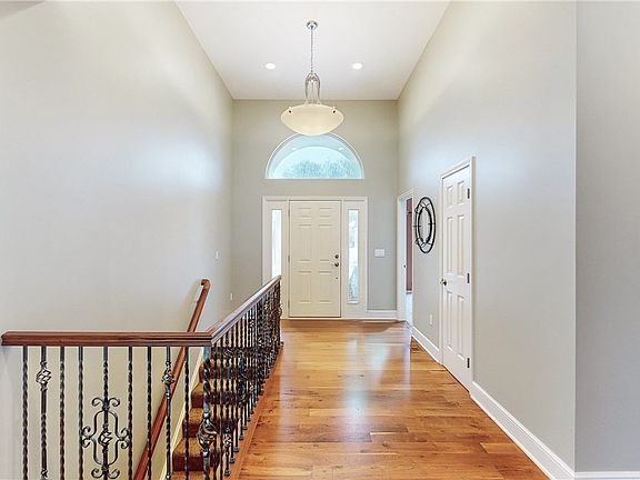 4th image of 2801 Haggett Dr