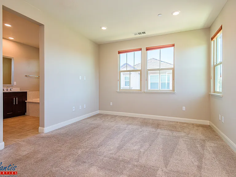 1567 Hidden Creek Ln — Photo 11