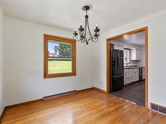 5th image of 138 W Sunbury Rd