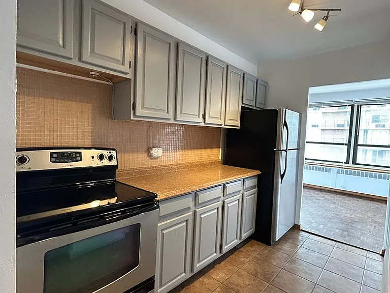 4180 Marine Terrace Apartments — Photo 151