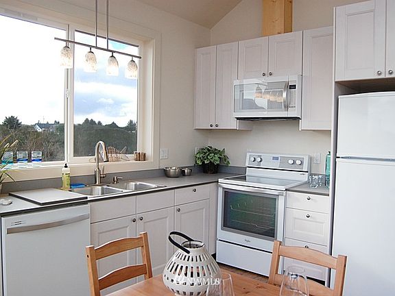 5th image of 958 Wawona Avenue #1