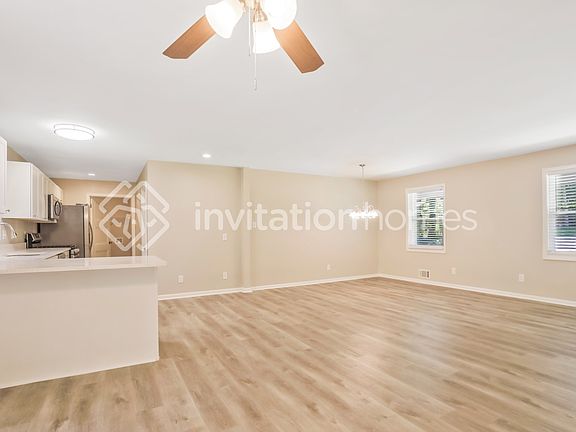 5th image of 872 Pinecrest Ter SW
