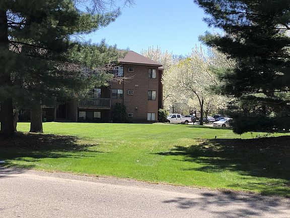 3rd image of 122 Burke Ave #31