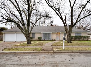 1214 Crestridge St, Ennis, TX 75119