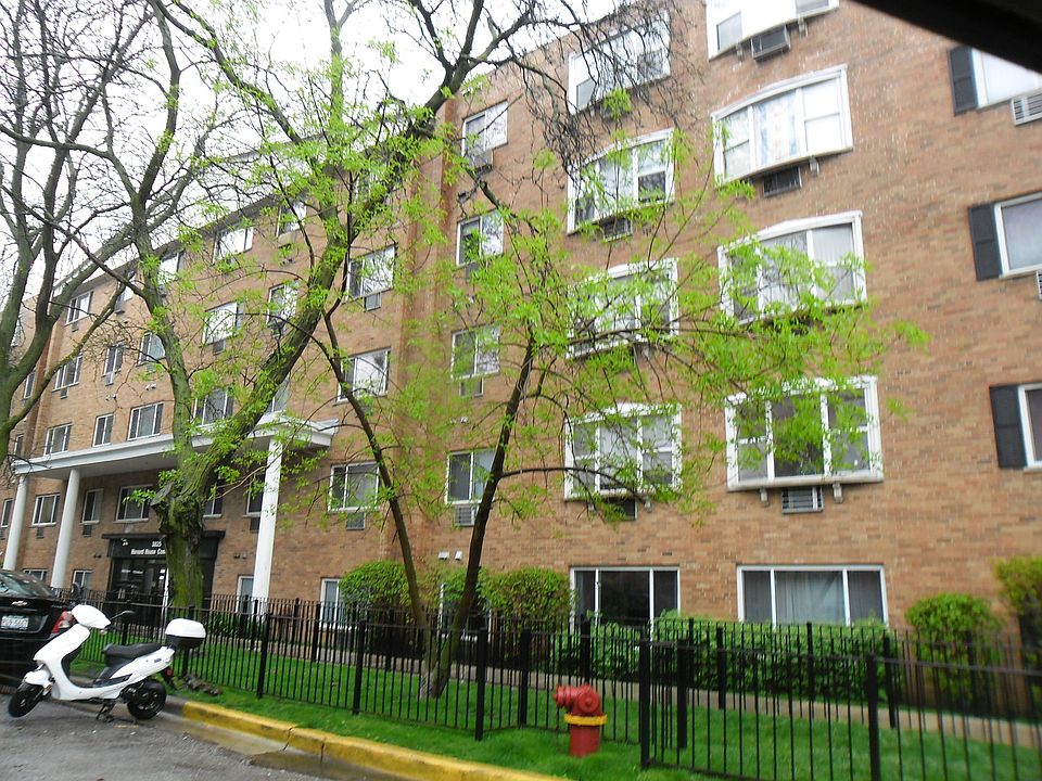 1st image of 3825 N Pine Grove Ave APT 320
