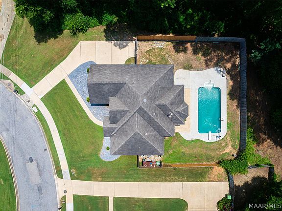 2nd image of 636 Larkin Ln