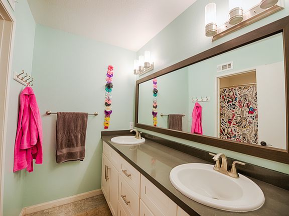 4th image of 1421 Manzana Way