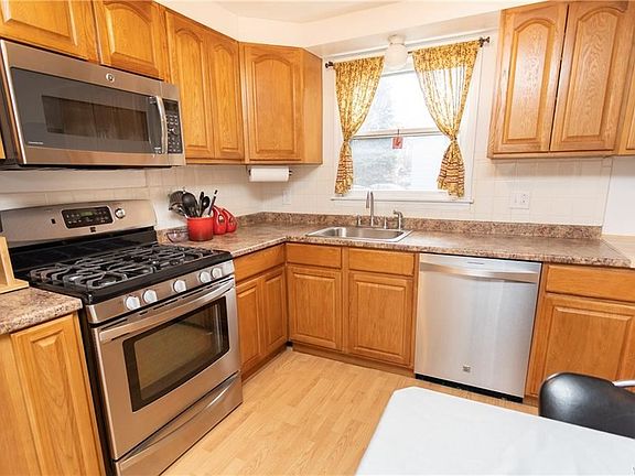 5th image of 363 Robert Dr