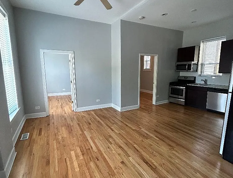 1942 S Carpenter St #1R — Photo 2